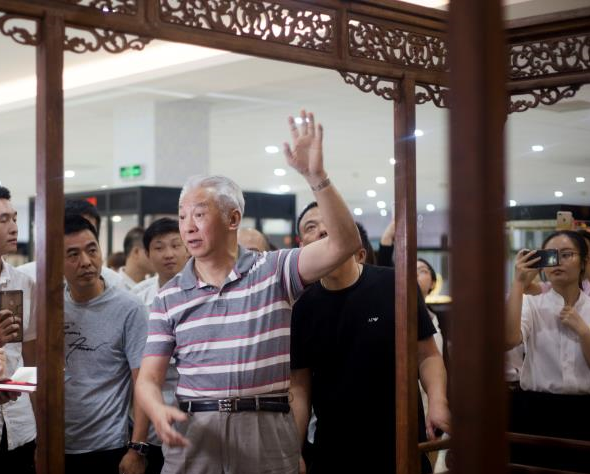 明清大件海南黄花梨家具亮相杭城 鉴宝专家惊叹罕见